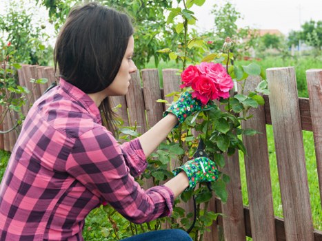 Modern porcelain paving installed in a Canary Wharf outdoor space